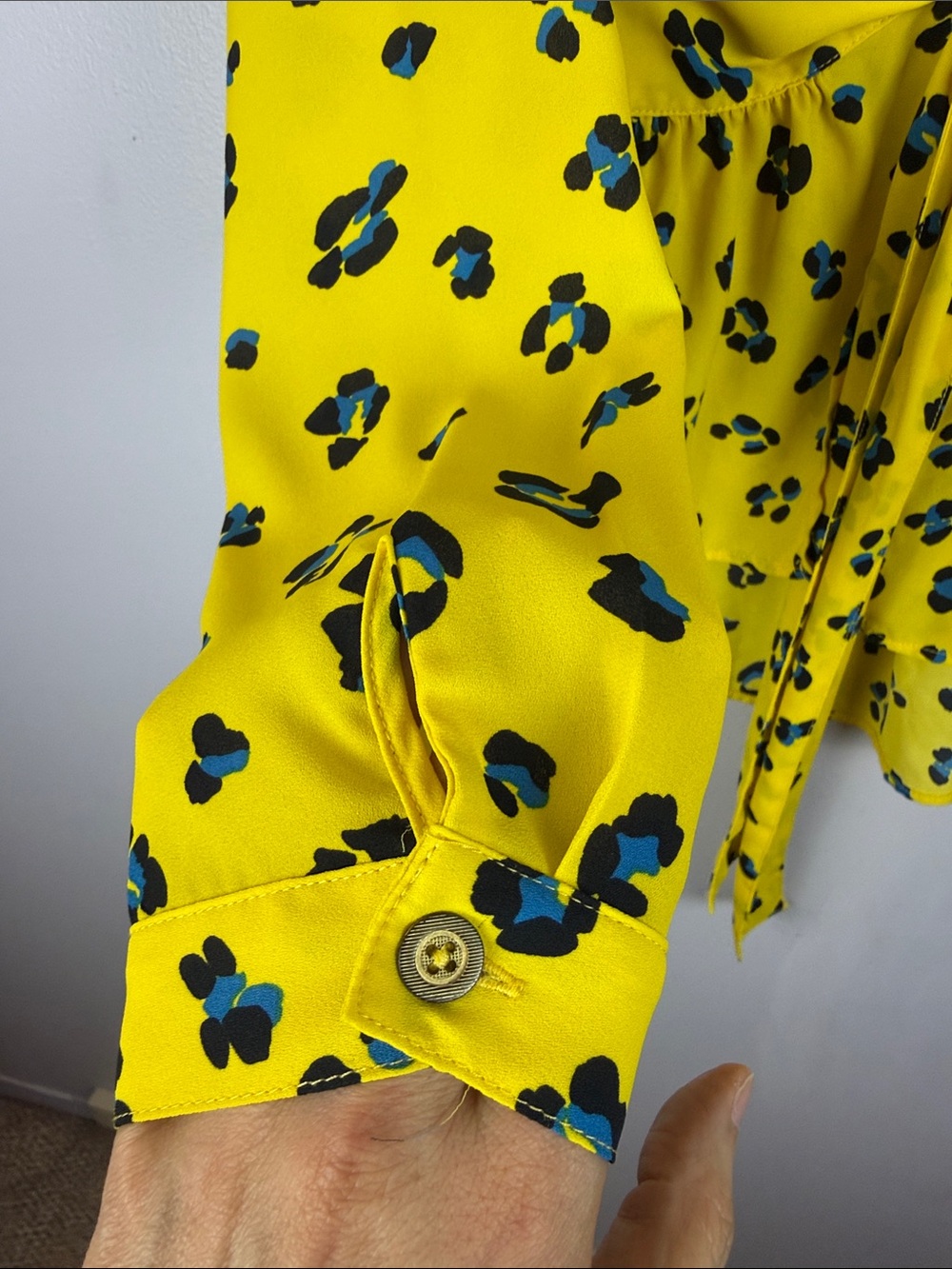 Cabi Presentation Blouse Yellow Floral Cheetah Print Tie Front Peplum M - Picture 5 of 12